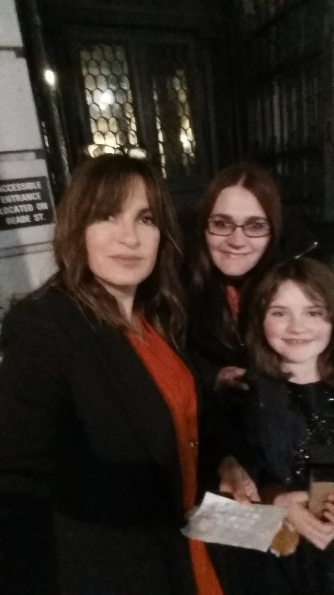 nessa281988's tweet photo. So grateful to the lovely @Mariska @TheRealMariska1 for taking a few mins out of your hectic schedule to talk to us and take a few pics with us. You are my real life Hero. Thank you soo much I feel honoured to have met you in person 💖 xxx https://t.co/p8hIgHxRZ3
