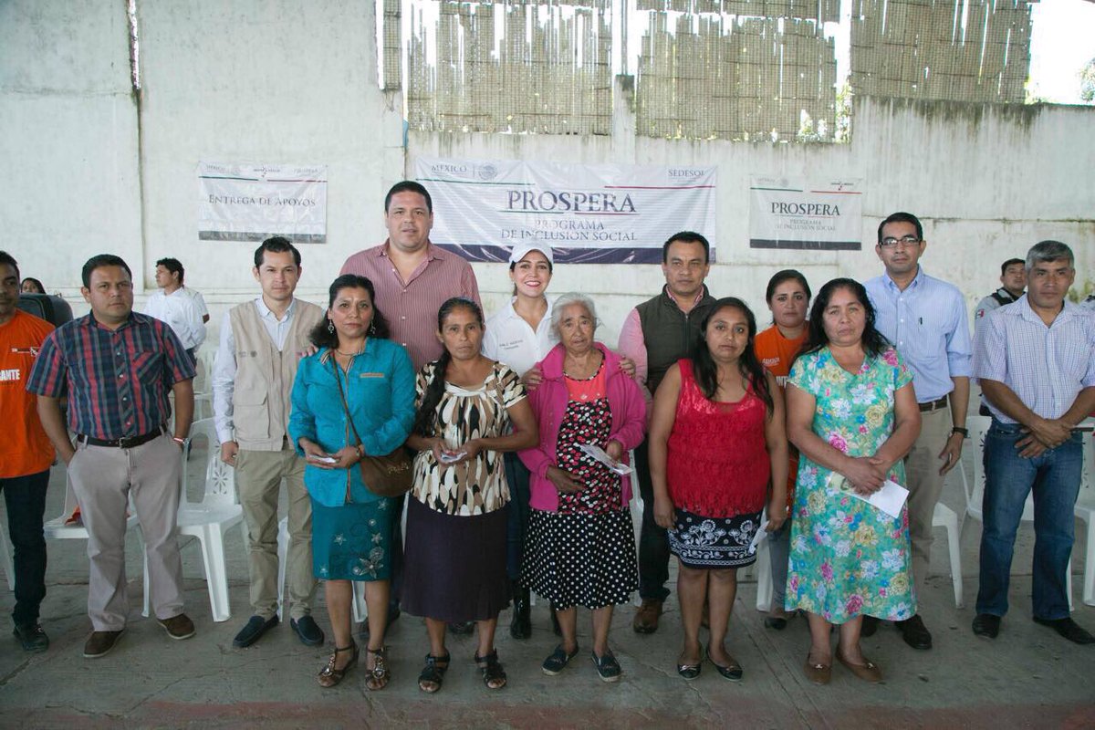 AniluIngram's tweet photo. Con @Prospera_MX más de 600 personas en la localidad Plan de Arroyos del municipio de Atzalan recibieron sus apoyos, con los que podrán continuar mejorando su calidad de vida y teniendo acceso a distintos beneficios; gracias al programa impulsado por el @gobmx @SEDESOL_mx https://t.co/zkxuROv6dY