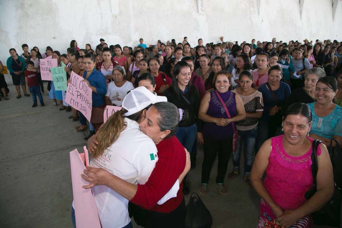 AniluIngram's tweet photo. Con @Prospera_MX más de 600 personas en la localidad Plan de Arroyos del municipio de Atzalan recibieron sus apoyos, con los que podrán continuar mejorando su calidad de vida y teniendo acceso a distintos beneficios; gracias al programa impulsado por el @gobmx @SEDESOL_mx https://t.co/zkxuROv6dY