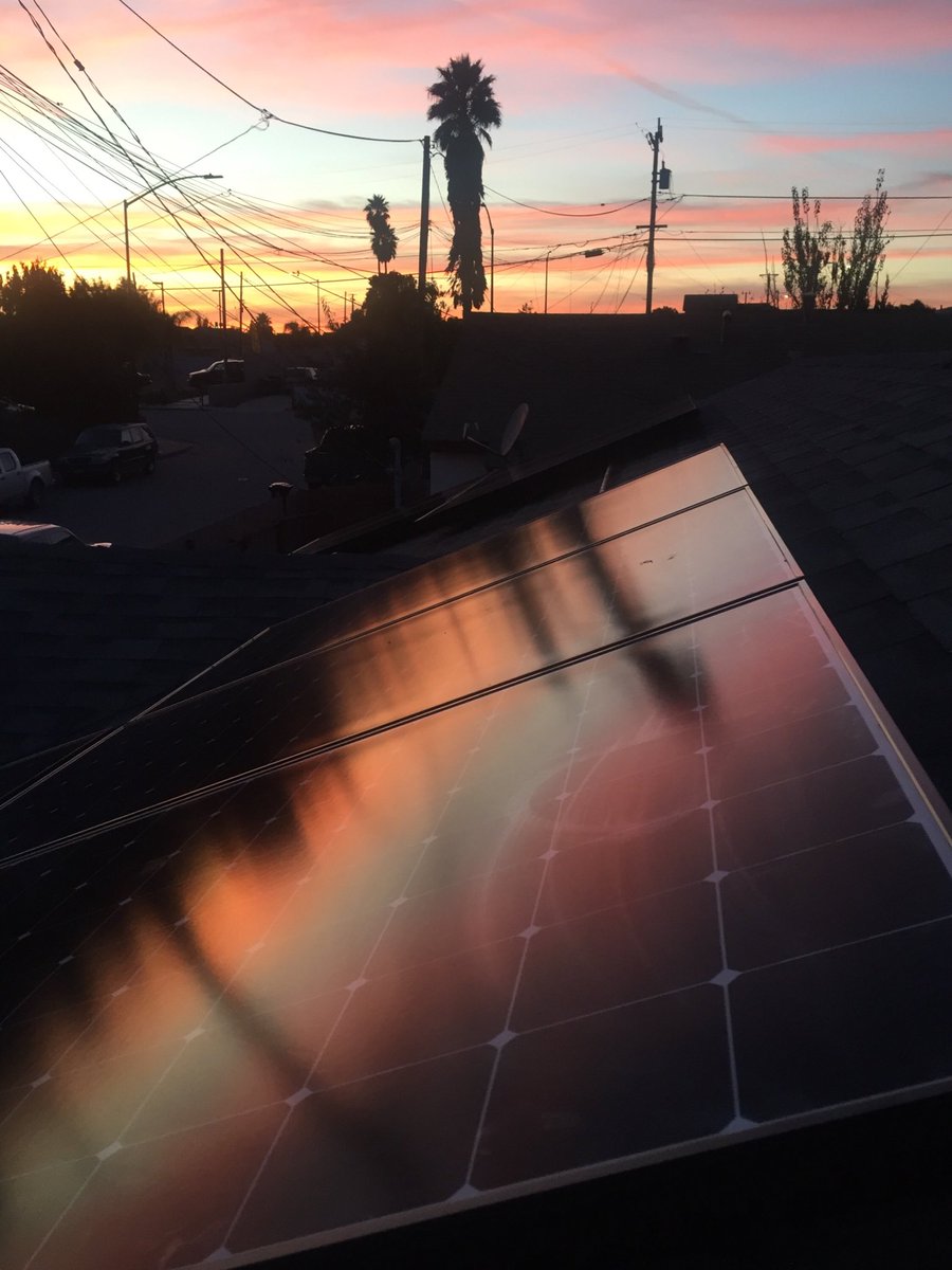 SolarJeezus's tweet photo. Benefits of working late #SolarSunset #nofilter #2jobs1day https://t.co/t1OS7dVSCY