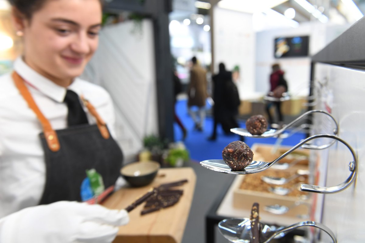 BarryCallebaut's tweet photo. #ICYMI We have loads of - delicious - surprises for you when visiting us at our booth at the #FiEurope17 in Frankfurt these days! Make sure to step by at Hall H8 Booth 08.0H51 at @Fi_Global! #BarryCallebaut #CraftCreateCollaborate #FiE17 #FiEurope2017 CU! https://t.co/SNjqva679p