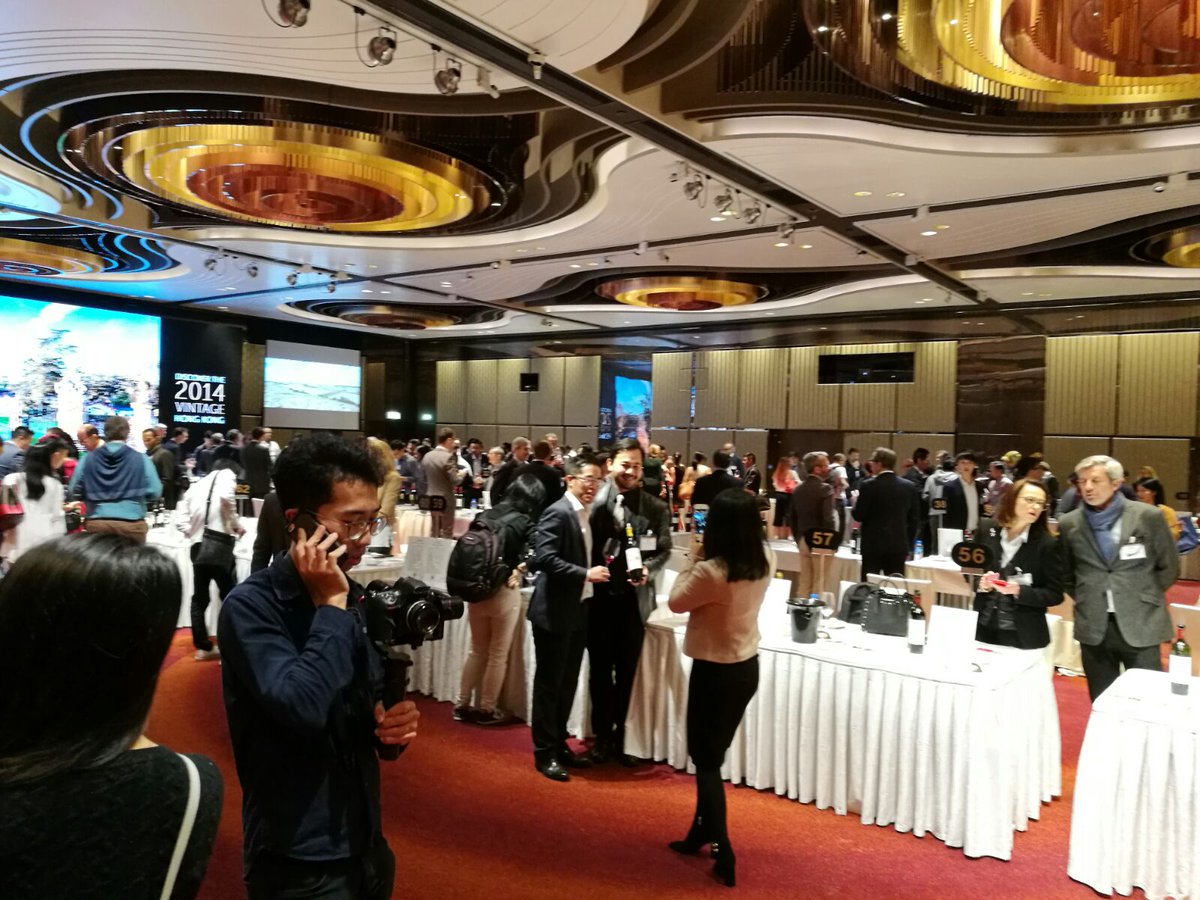 StudyWSET's tweet photo. Loved the bright freshness of the 2014 vintage - an impressive (record!) showing of 94 Chateaux at today's Union de Grand Cru (Bordeaux) 2014 vintage tasting #Bordeaux #2014vintage https://t.co/6KbLaOpQJC