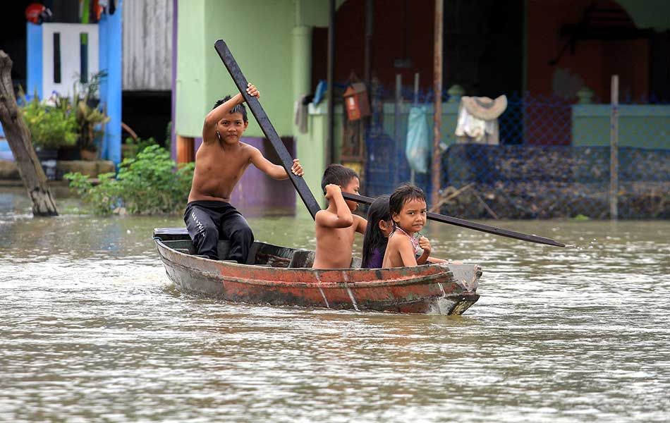 Rela_Jerantut's tweet photo. RT @AstroRadioNews : MB Kelantan meminta penduduk di negeri itu memastikan keselamatan diri dan keluarga masing-masing khususnya anak-anak kecil ketika musim banjir ini https://t.co/99FLEG3v4P  https://t.co/N119pnmcZQ