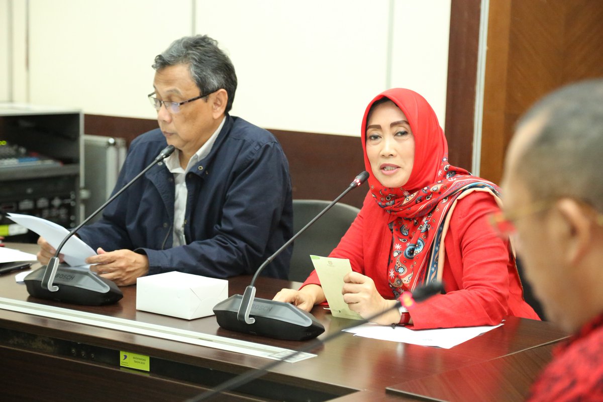 HumasBappenas's tweet photo. Bappenas menerima kunjungan dari DPRD Dearah Istimewa Yogyakarta, Selasa (28/11) di ruang rapat Djunaedi Hadisumarto – 4 Kementerian PPN/Bappenas. https://t.co/vg76tJanT7