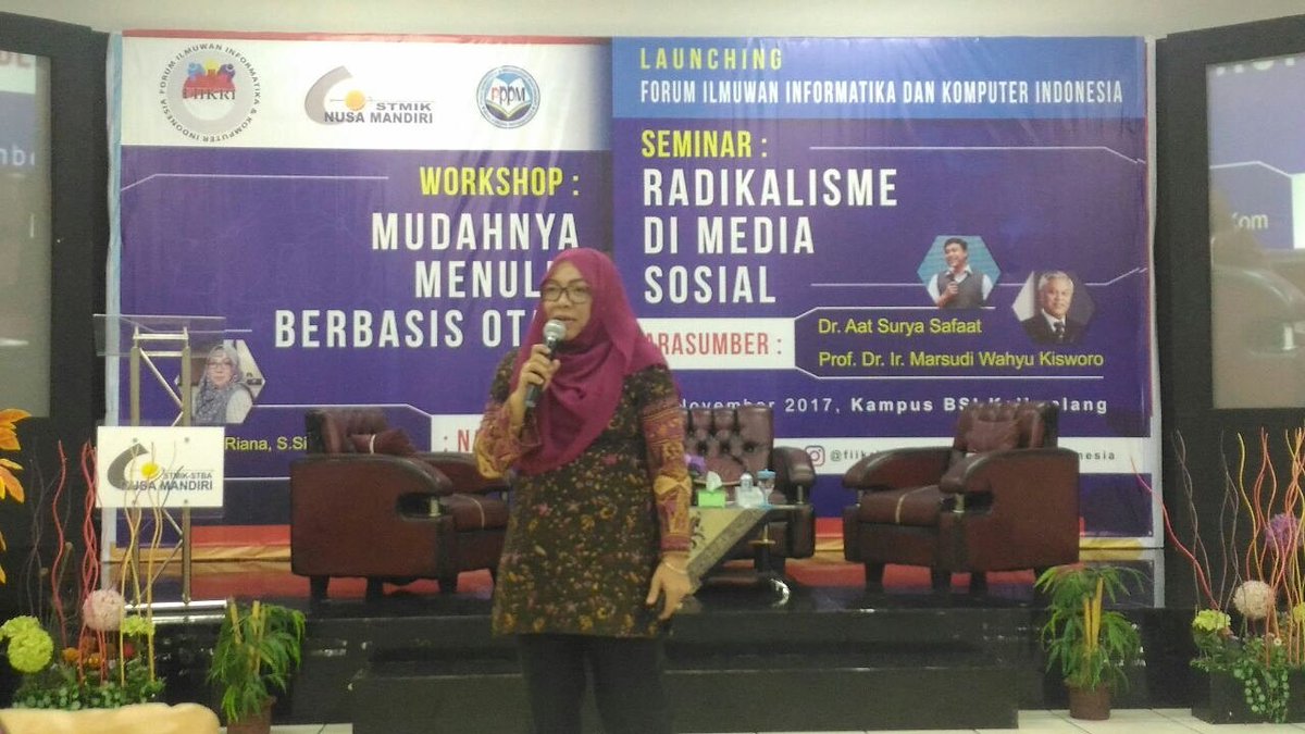 Workshop "Mudahnya Menulis Berbasis Otak" oleh pembicara Ibu Dr. Dwiza Riana, S.Si, MM, M.Kom
Rabu, 29 Nov 2017 di aula BSI Kalimalang