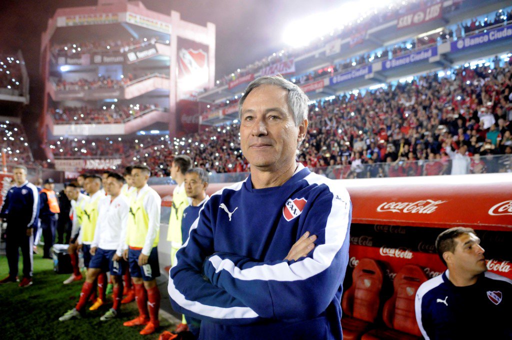 marquenmarquen's tweet image. Holan pasó de la burla de los drones, a estar en la final de Sudamericana con un equipo muy identificado con su idea de juego. Felicitaciones 👏👏