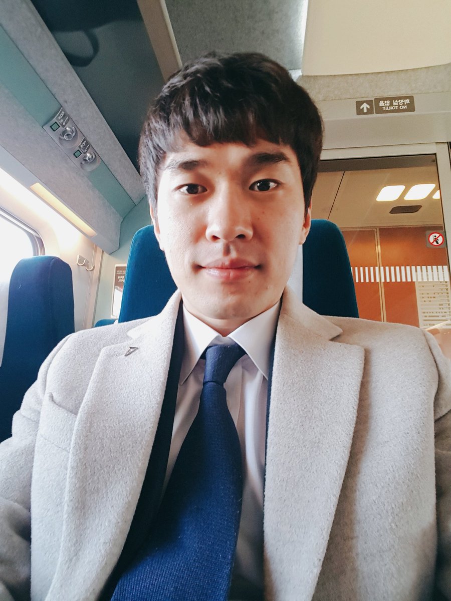 오늘은 나들이가요 ㅎㅎ

#대구_가는_KTX