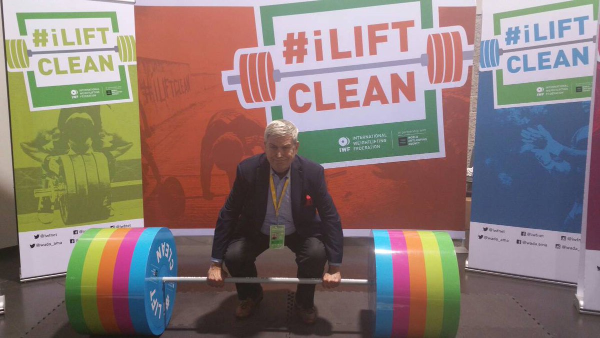 PinPointsATR's tweet photo. #AroundtheRings editor #EdHula gives it a try at the #WADA #ILIFTCLEAN booth at #2017iwrwwc in #Anaheim https://t.co/ODv6TlYeRT