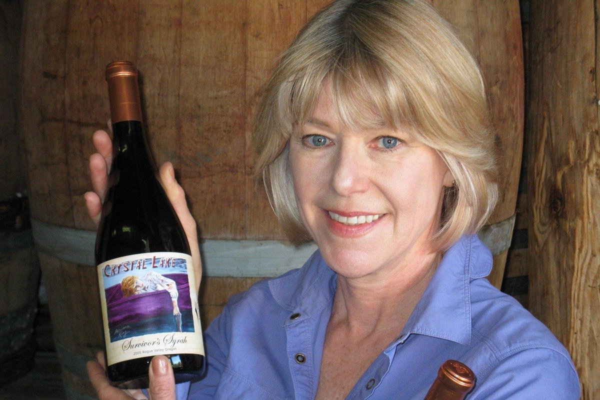 Zombie手帖 Auf Twitter 13日の金曜日 のヒロインを演じたエイドリアン キングがプロデュースするワイン クリスタル レイク キャンプファイア 25ドル也 T Co 5pvypihcdg T Co Anmdj76kor Twitter