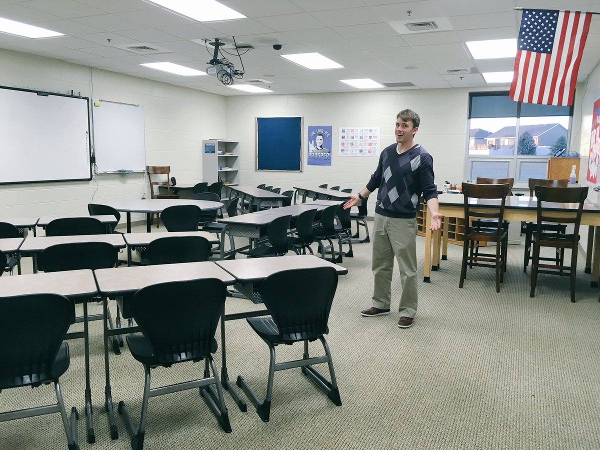 AustinHogie's tweet photo. I reorganized my room and am excited to see how the students like it! It is set up with a focus on seminars and pair-work. https://t.co/5fS6UmN8wY