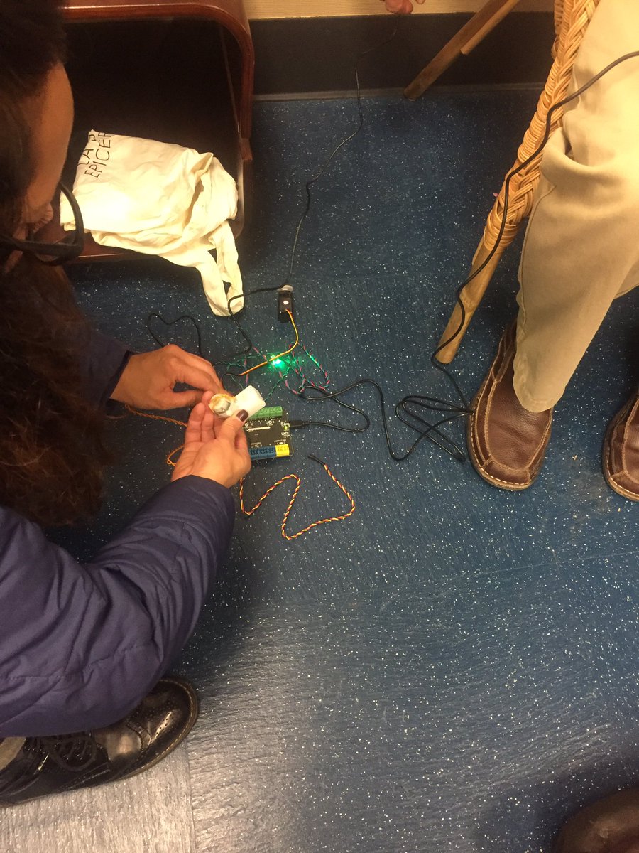 cutenose76's tweet photo. We had so much fun and learned something new. It was great! #makered #makingforall @AbdOakland https://t.co/32e8bKHugT