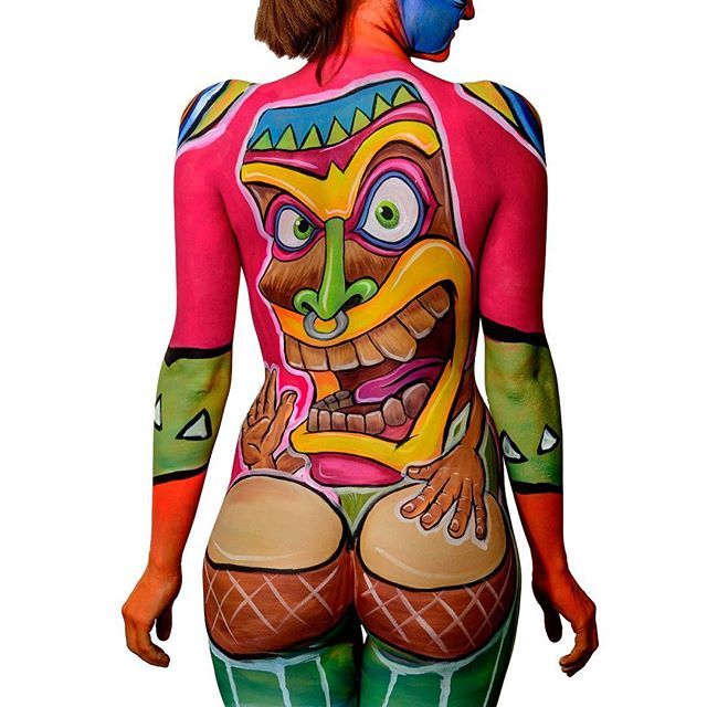 bodyartweekly's tweet photo. The now famous bum drums by @mandiilene #winner at #cypresscove #bodypaint #competition in… https://t.co/wuwoZHO3kh https://t.co/yVV5H7Q6i1