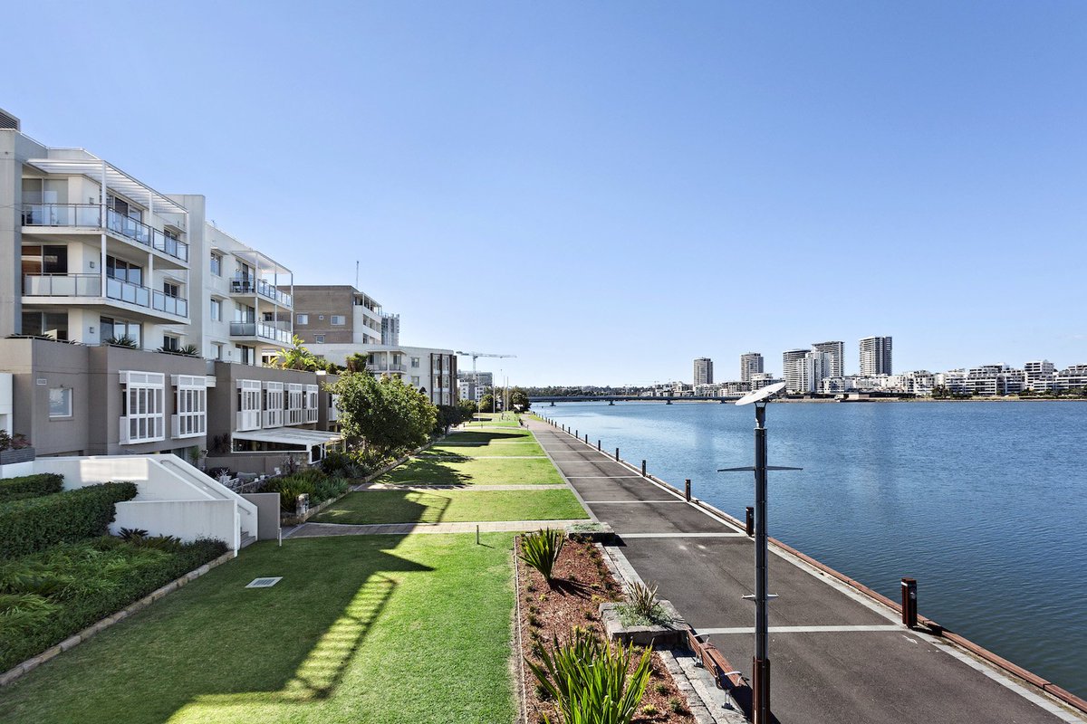 Raywhitewwpt's tweet photo. Looking for that new waterfront home or investment property? 
Get the jump start on the weekend and attend our mid week inspections or call us to arrange your own private viewing on 9648 9974. For inspection times click on https://t.co/qvX9yIGrs5. https://t.co/9FuZvADDAI