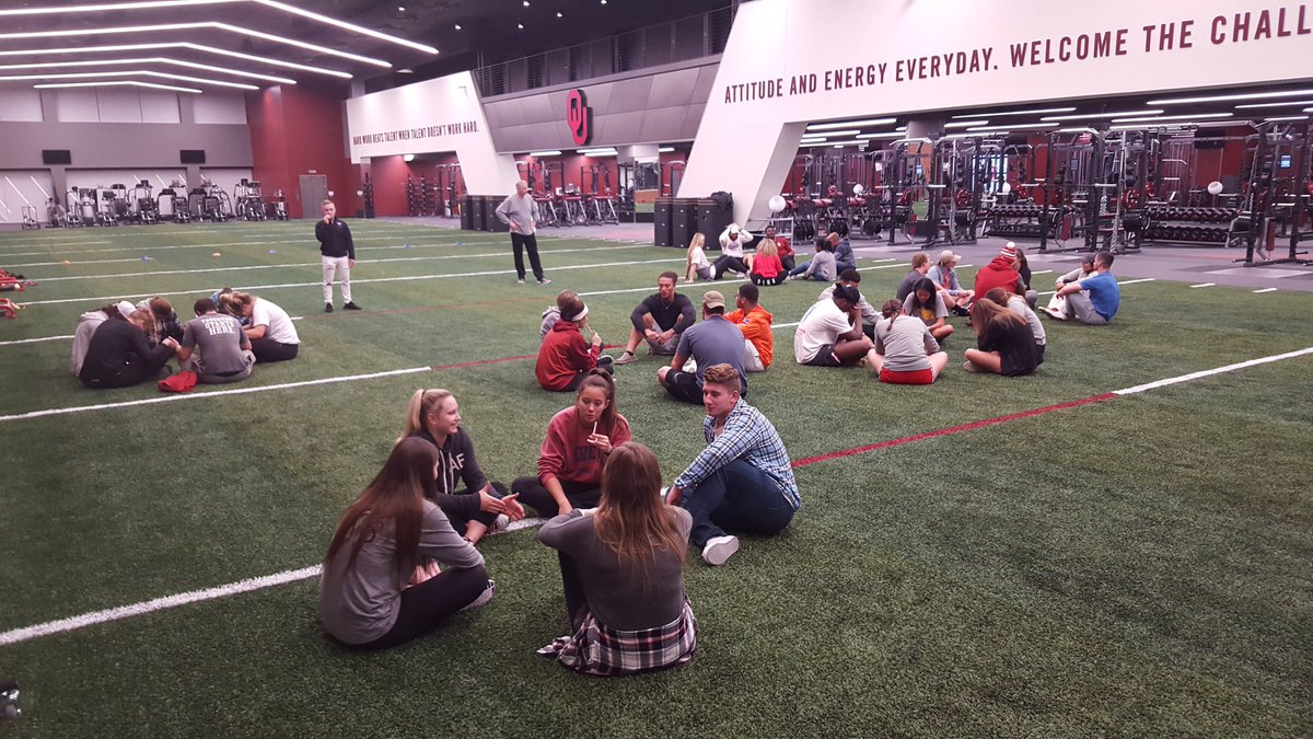 OUFCA1's tweet photo. The team that PRAYS together...STAYS together! #OUFCA #SoonerStrong https://t.co/mwhK4LGGbo