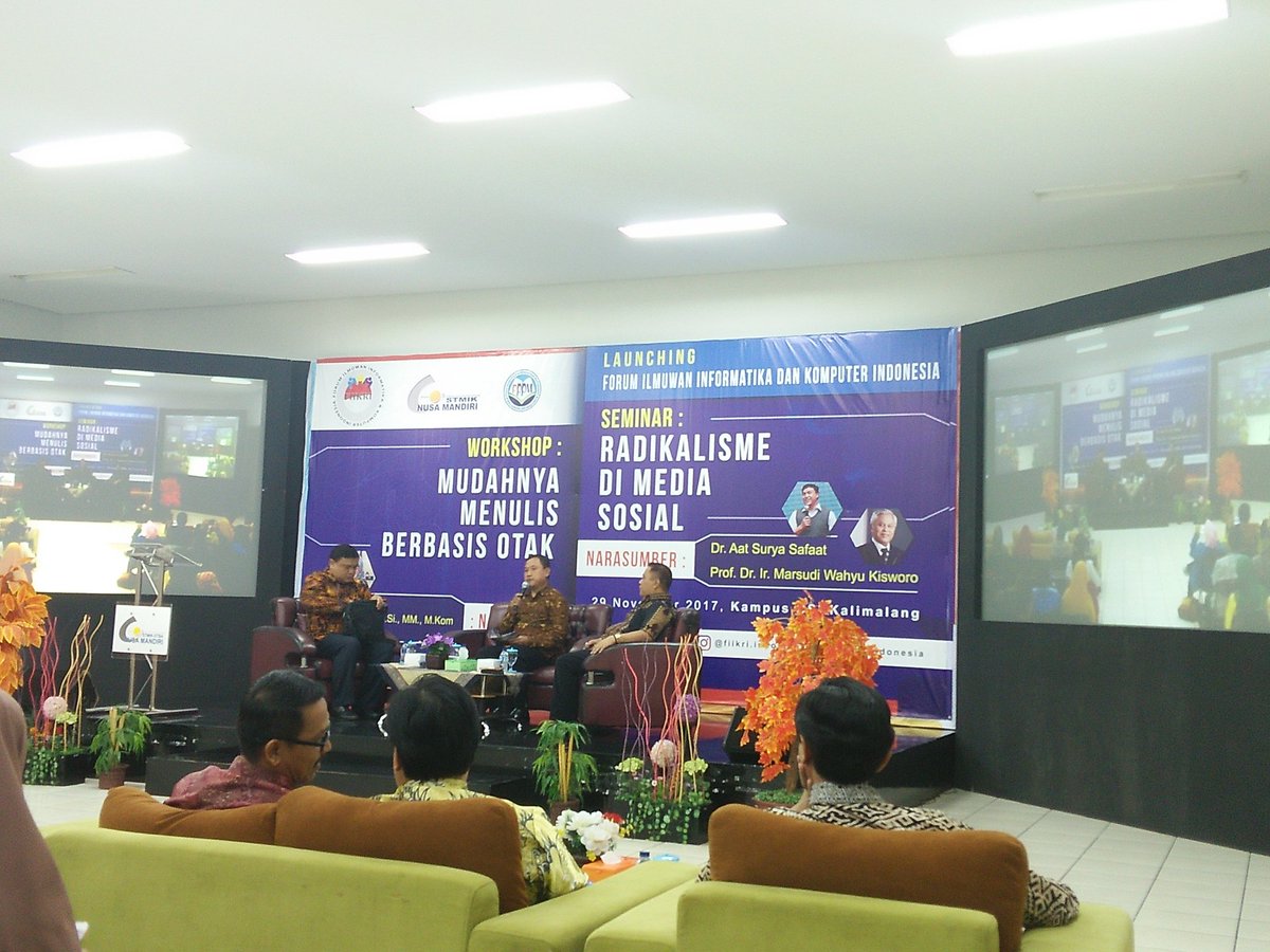 Sedang berlangsung seminar Radikalisme Di Media Sosial oleh Prof. Marsudi Wahyu Kisworo Dan Dr Aat Surya safaat diselenggarakan oleh <a href="/FiikriIndonesia/">FIIKRI</a> @BSIKalimalang