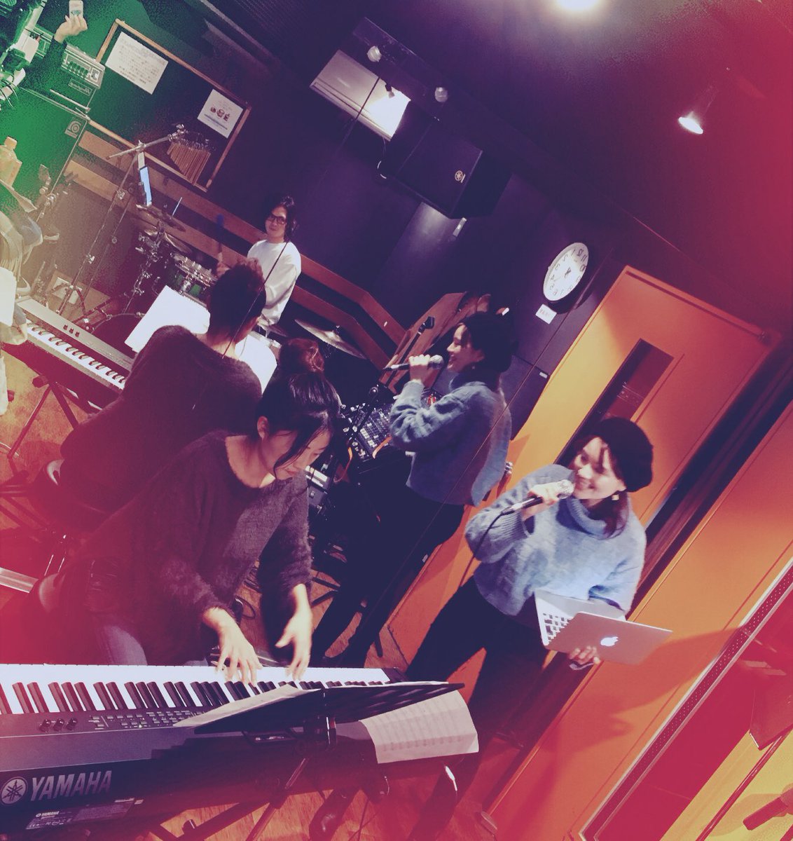 yukatakadaaa's tweet photo. 明日のLIVEリハーサルをしてきました!
Blog更新★
↓
https://t.co/HJUXuDag7Z
.
.
#鼻息 #本多里実 #山崎慶 #初台 #3ピース #ANDROMEDA #戸部まり #MAGICTHEROUTINE #MIAKA #HONEYBEE https://t.co/80Y3N62lDx