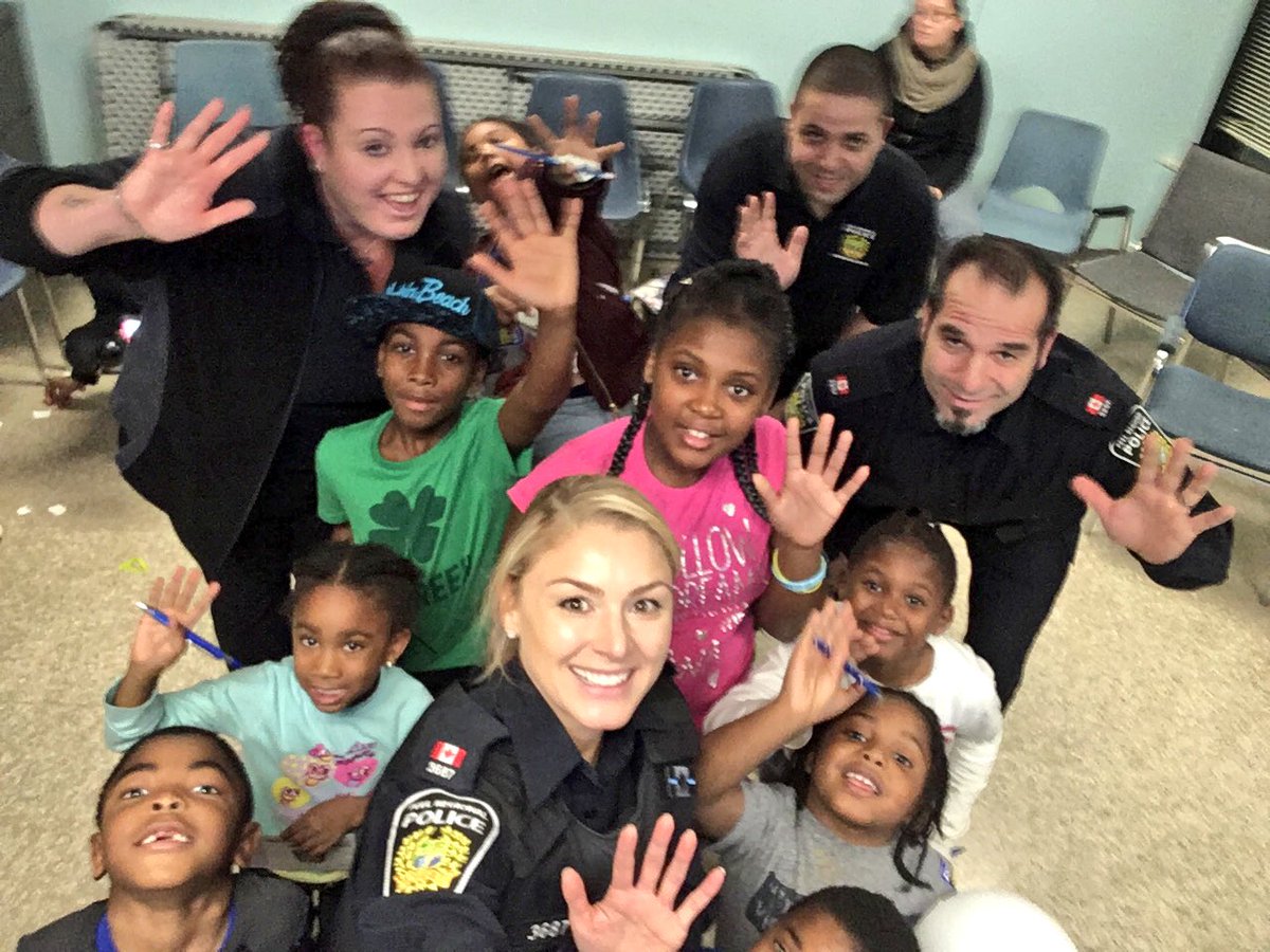 PRPCSWB's tweet photo. Parent &amp; children info session w/ @mns_malton tonight! Talking #911 communications, #PRP programs,+ lots of Q&amp;A 😃👋🏼@PeelPoliceMedia https://t.co/t7bdBoAIso