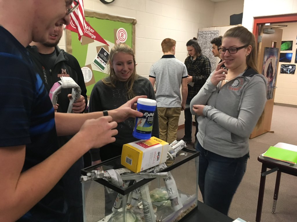 MrsSponable's tweet photo. Bridge building and teamwork! #justyouraveragetuesday #psychclass https://t.co/PUsCHYD5lZ