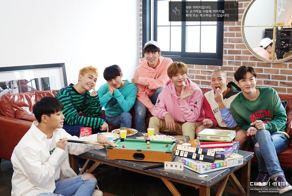 Vliveofficial's tweet photo. 귀여움이 국보급인 우리 칠투비들... 이정도 귀염적이면 국가공인귀염자격증 발급해죠야 하는거 아닙니꽈?! 시즌그리팅 현장에서도 계속되는 #툽툽이들 비글미 #세상귀염 #넘나소중해 #비투비 #BTOB ▶https://t.co/rSGkhdrstb https://t.co/Yxb94vJtnW
