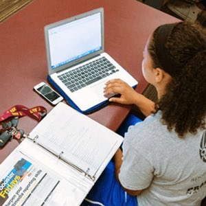 AxleCrutch's tweet photo. Check it out! I just voted for Solo studying in the #StudyingSolo Tug o' War https://t.co/vkylB4CKWc https://t.co/LQ1dZuNzjE
