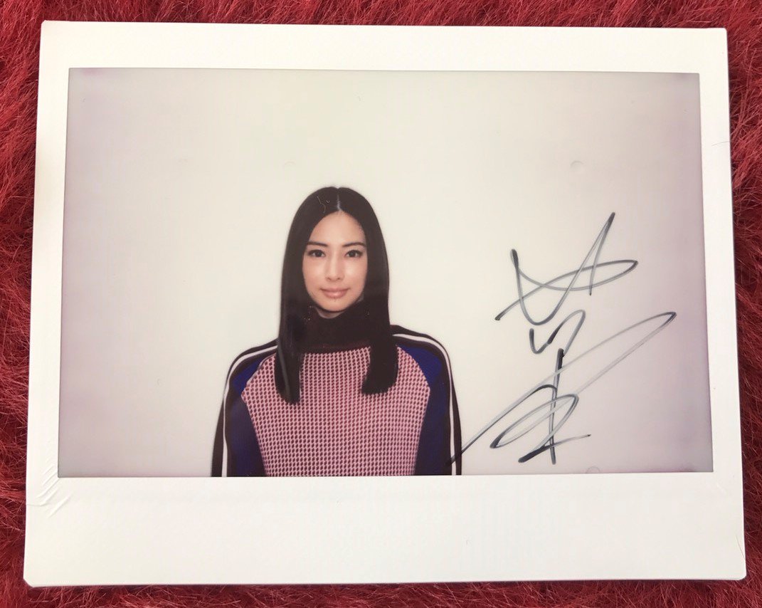 探偵はBARにいる3』、12/1公開！／ #北川景子 サイン入りポラを1名様に