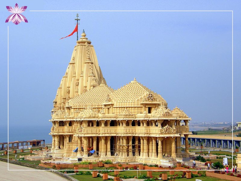 Royal_Orchid's tweet photo. During your stay at Regenta Inn, Dwarika, visit the Dwarkadhish Temple that was built in the Chalukya style during 15th -16th century. Stay with us and explore - https://t.co/wP47EzlLjP #RegentaInn #Dwarika https://t.co/ylQeKDBqaA