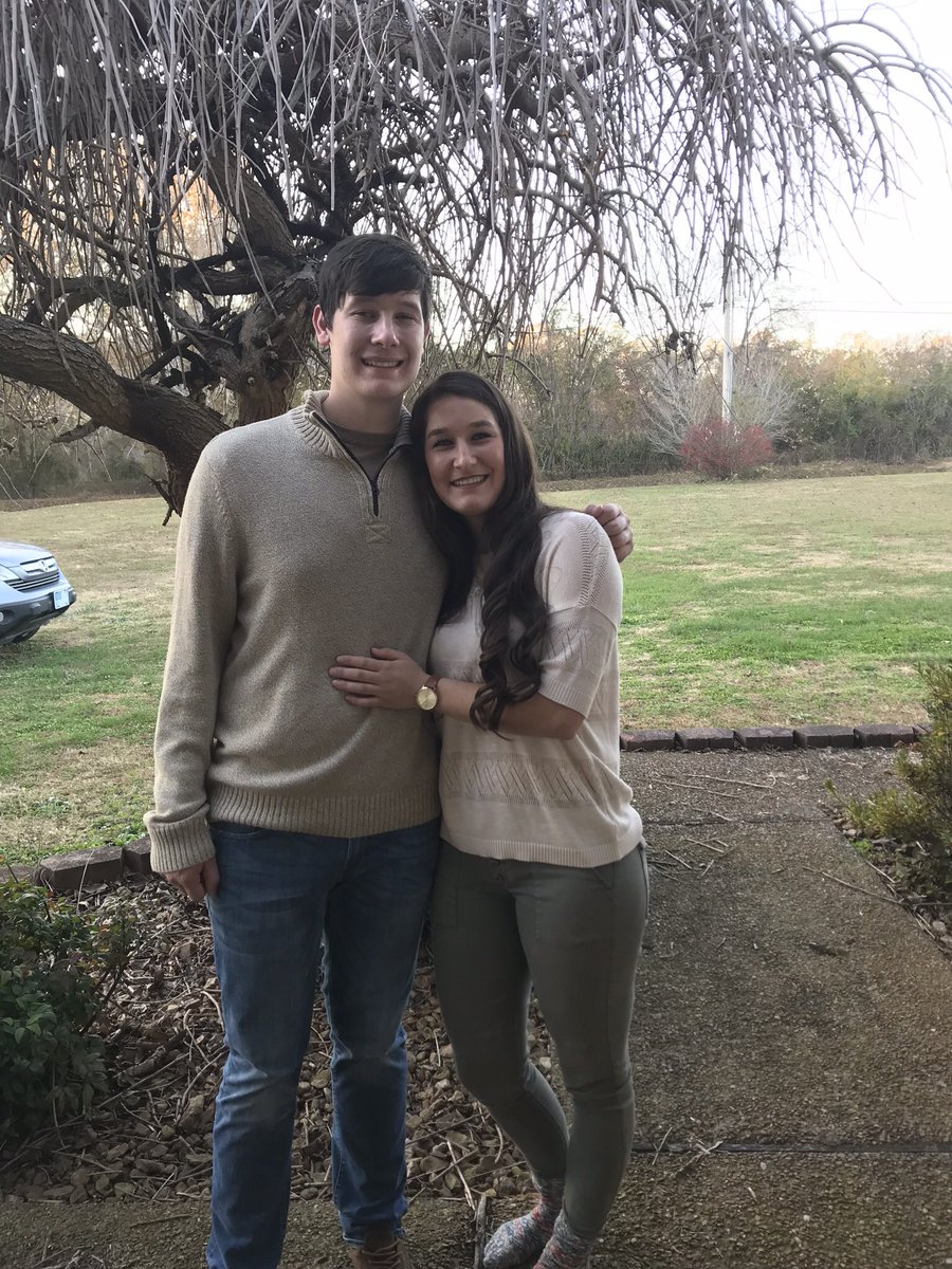 HinshawHaley's tweet photo. Just a little shoutout to the bro @harley_hinshaw_ ❤️you killed it tonight, keep working hard!! & I love watching you & your team play🏀 #ilyboo https://t.co/MJ3KviaLjT