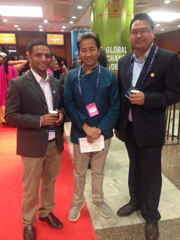 tech4farmers_'s tweet photo. Our Tech4Farmers finalists meet with the absolutely inspirational @Wangchuk66, who invented the Ice Stupa, the technique that creates artificial glaciers in high Himalaya for drinking water and irrigation @GES2017! #GlobalEntrepreneurshipSummit #GES2017 #AsiaAgtech https://t.co/0lltDiePhl