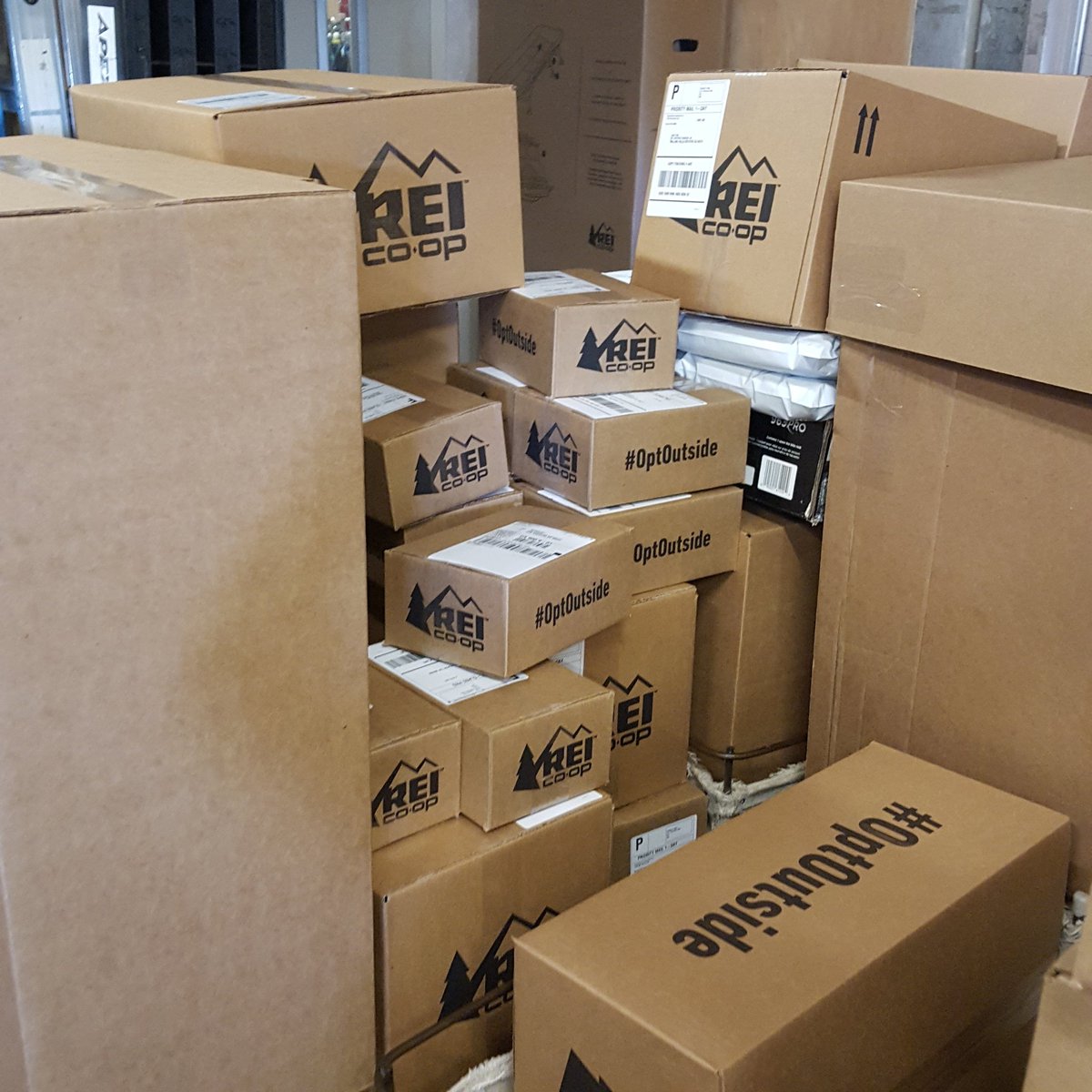 lcweinstein's tweet photo. #CyberMonday turns leads to #packandshipTuesday

#worklife #reiemployee https://t.co/nnEQukOhN0