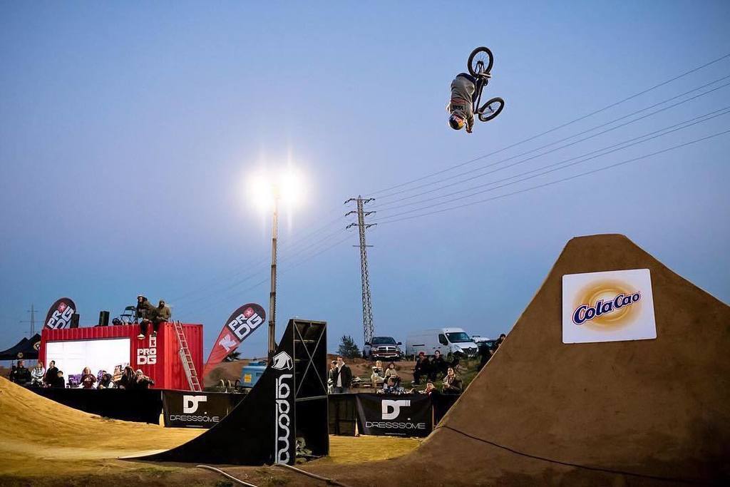 flybikesbmx's tweet photo. @sirlayos with a super dipped 360 during the #happyrideweekend at @lapomabikepark! 📷 @ismaelibanezphoto
#bmx #flybikes #bike #style https://t.co/NKb2A9zd36 https://t.co/3nMwGbrE6L