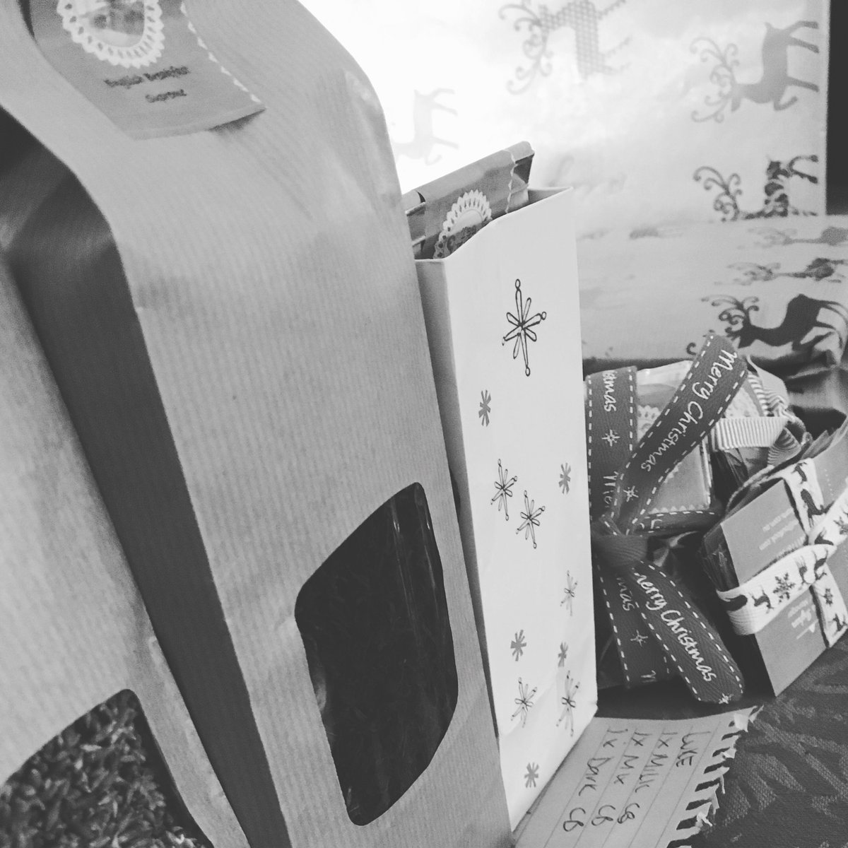 KatjaIngham's tweet photo. 🎄 Christmas, Christmas 🎄 #Tea #Christmas2017 #teagifts #teasamples https://t.co/u6Z6jB3BEy https://t.co/fTedsa1G0S