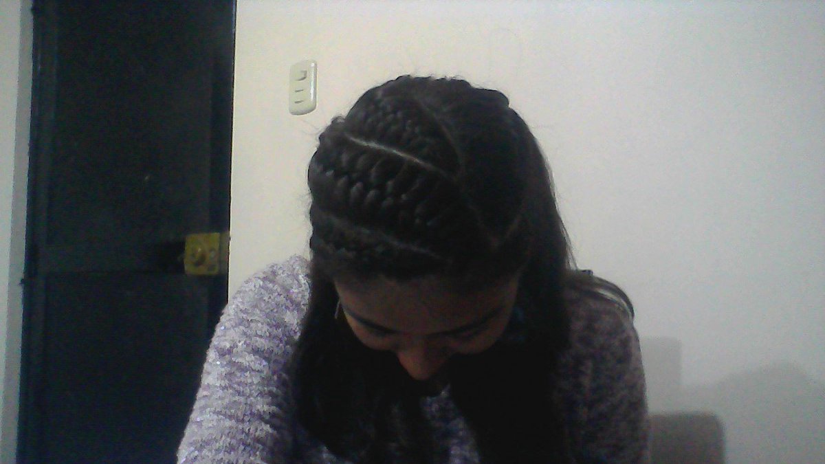 Adrimentita's tweet photo. Adoro las trenzas y más si son hechas por las manos de mi mami 💗 - Trenzando lazos de fraternidad :D ! #PeluqueriaJuanita #ASeguirEstudiando https://t.co/ZzhAnZEBlC