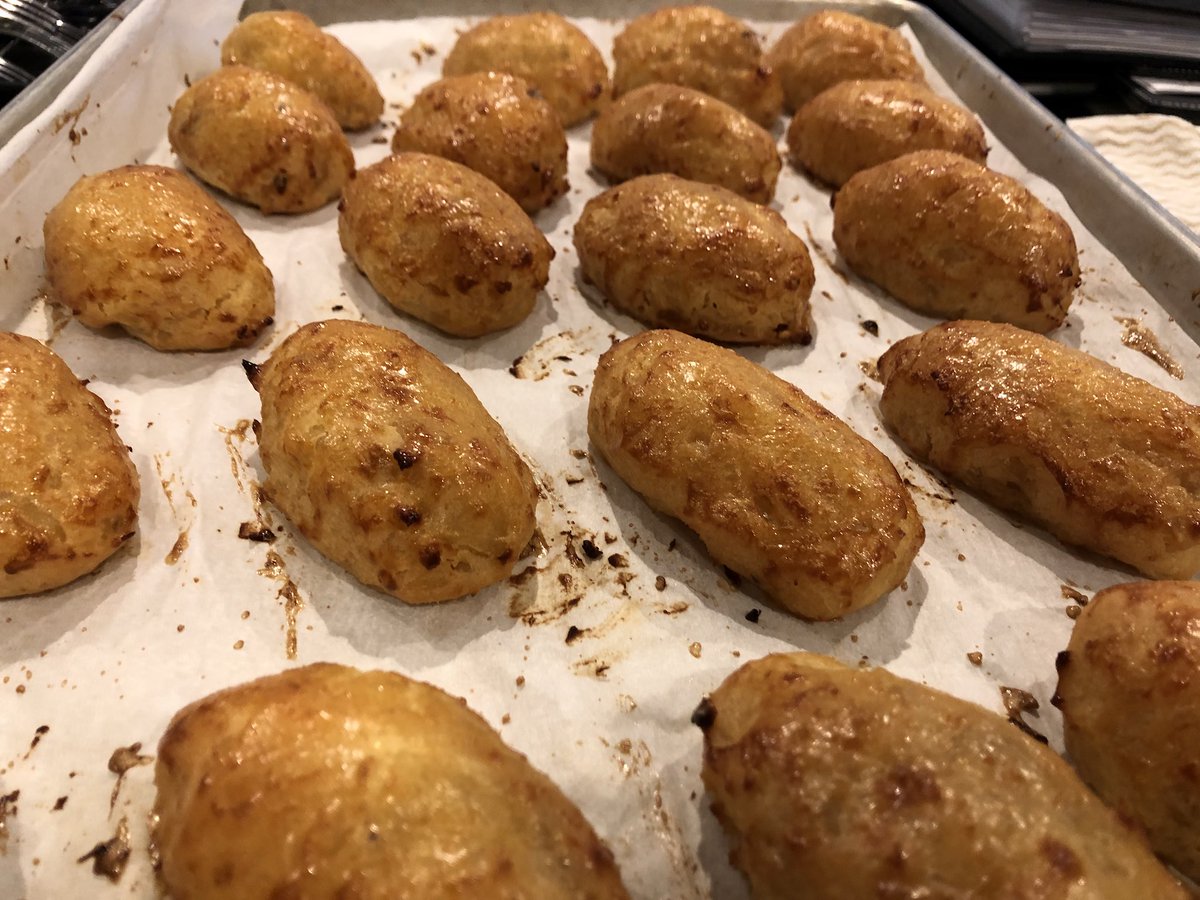 mugardenterrace's tweet photo. スイートポテト焼き上がりました〜
一個100円
限定40個‼︎
一階で売ってますよー😊 https://t.co/pvwFn8W3R1