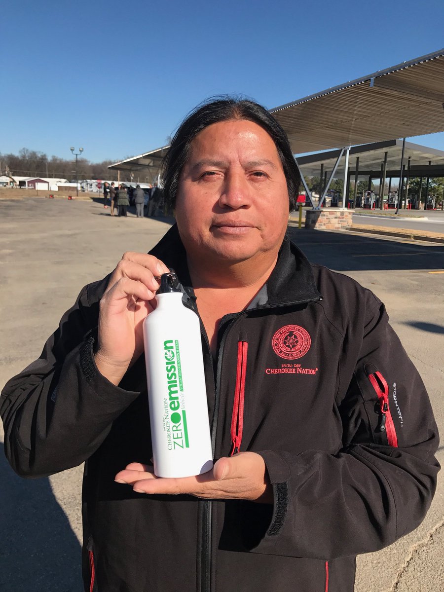 ChuckHoskin_Jr's tweet photo. Cherokee Nat’l Treasure @WildcatTommy gives his seal of approval to the @FRERenewable built solar canopy at the @CherokeeNation complex. https://t.co/xHazBGBaQC