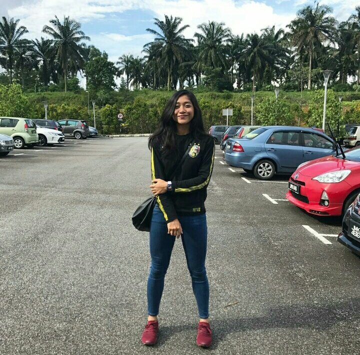 HaaAn_Team's tweet photo. "Awak ada nmpk barang saya tak?"
"Barang apa?"
"Barangkali sya jatuh cinta dengan awak @FarihaPattinson " cia cia cia hahaha https://t.co/cyflksH81d