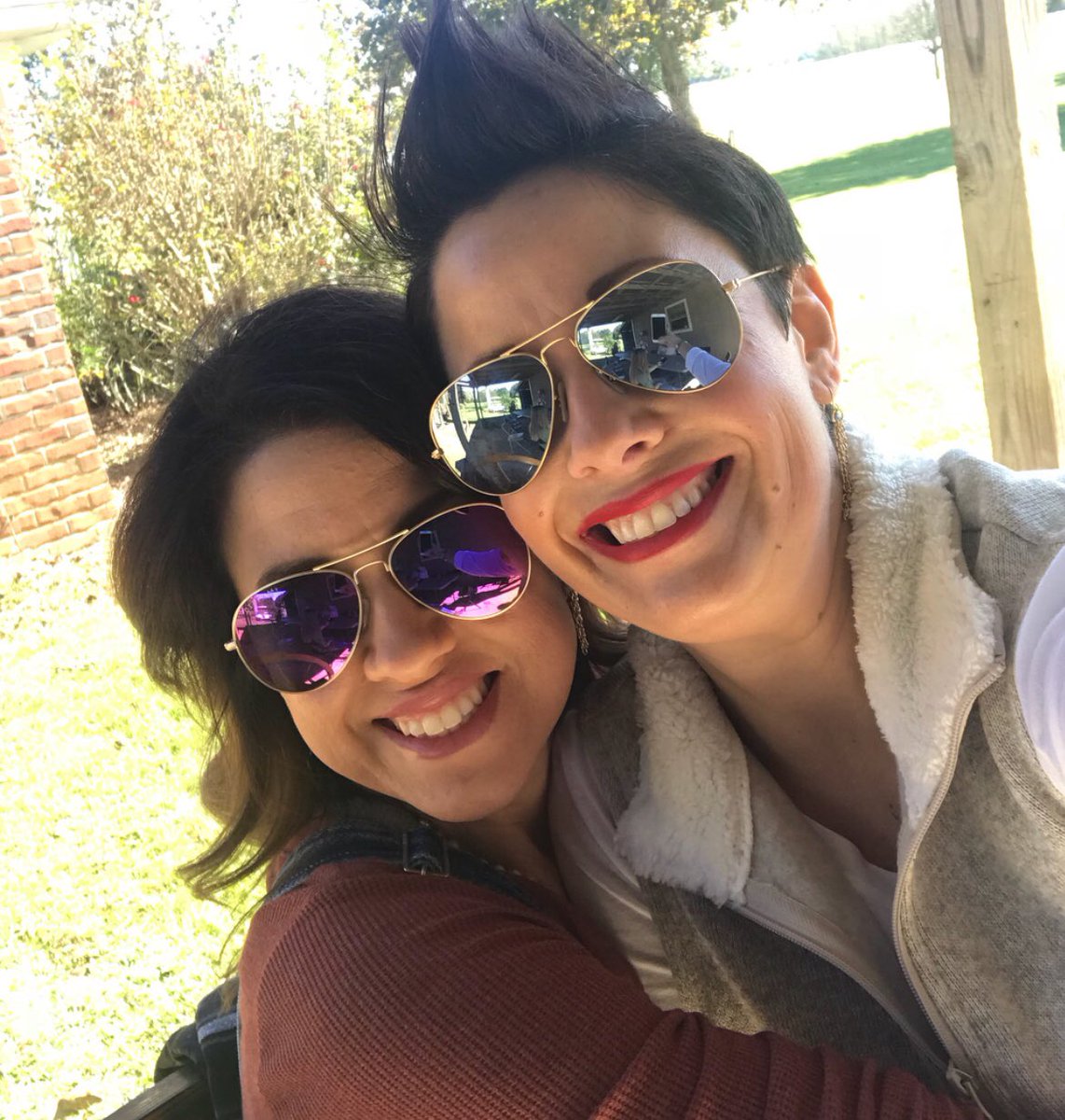 JewlezKat's tweet photo. Thanksgiving 2017 my ❤️ Is full! #mybff https://t.co/4eHW8i9BZl