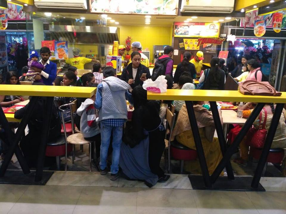 Wowmomo4u's tweet photo. #WowCustomers at our New Empire Cinema, Kolkata outlet celebrating a #WowSunday #MomoLove #LoveForFood #FoodForFoodies https://t.co/5buPqAGGRw