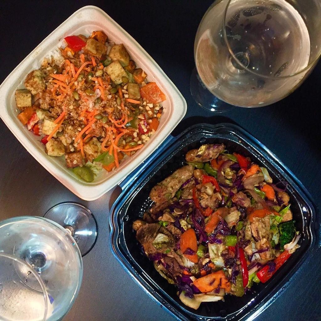 ConradRacicot's tweet photo. [332/365]
With me heading to Philly this weekend, GraphicGuy is spending a few nights here and he brought dinner with him. Basil Box and Moxies for the win. 
#Food #Dinner #TakeOut #Moxies #BasilBox #Vegan #GlutenFree #GlutenFreeVegan #WhatVegansEat #Dat… https://t.co/pqfmqI49VD https://t.co/9Z4z8F6vot