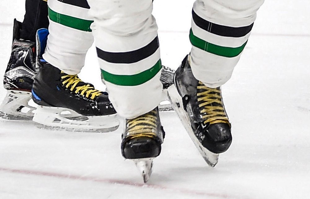 bqaggie's tweet photo. Keep 'em! #GoStars #YellowLaces #Retiring26 https://t.co/S2DWrVT6Po