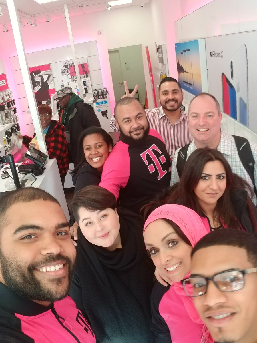 zainasalma11's tweet photo. 170 #2 makin waves & growing customer base ! JR & DR in NYC #focusedintensity @WirelessVision @ScottInDaBronx @mroNJ @tubbs8808 @LaylaMoo18 @thatsammori @thayesnet https://t.co/rgkiIN2wr8