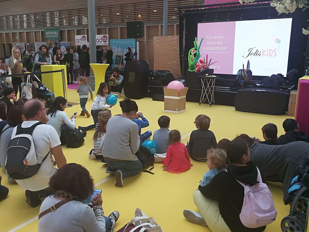 thierry_pires's tweet photo. La magie s'installe au #efluent6 avec Fabrice le magicien via @Paroledemamans et @JolisKids https://t.co/0Emp20WZ5g