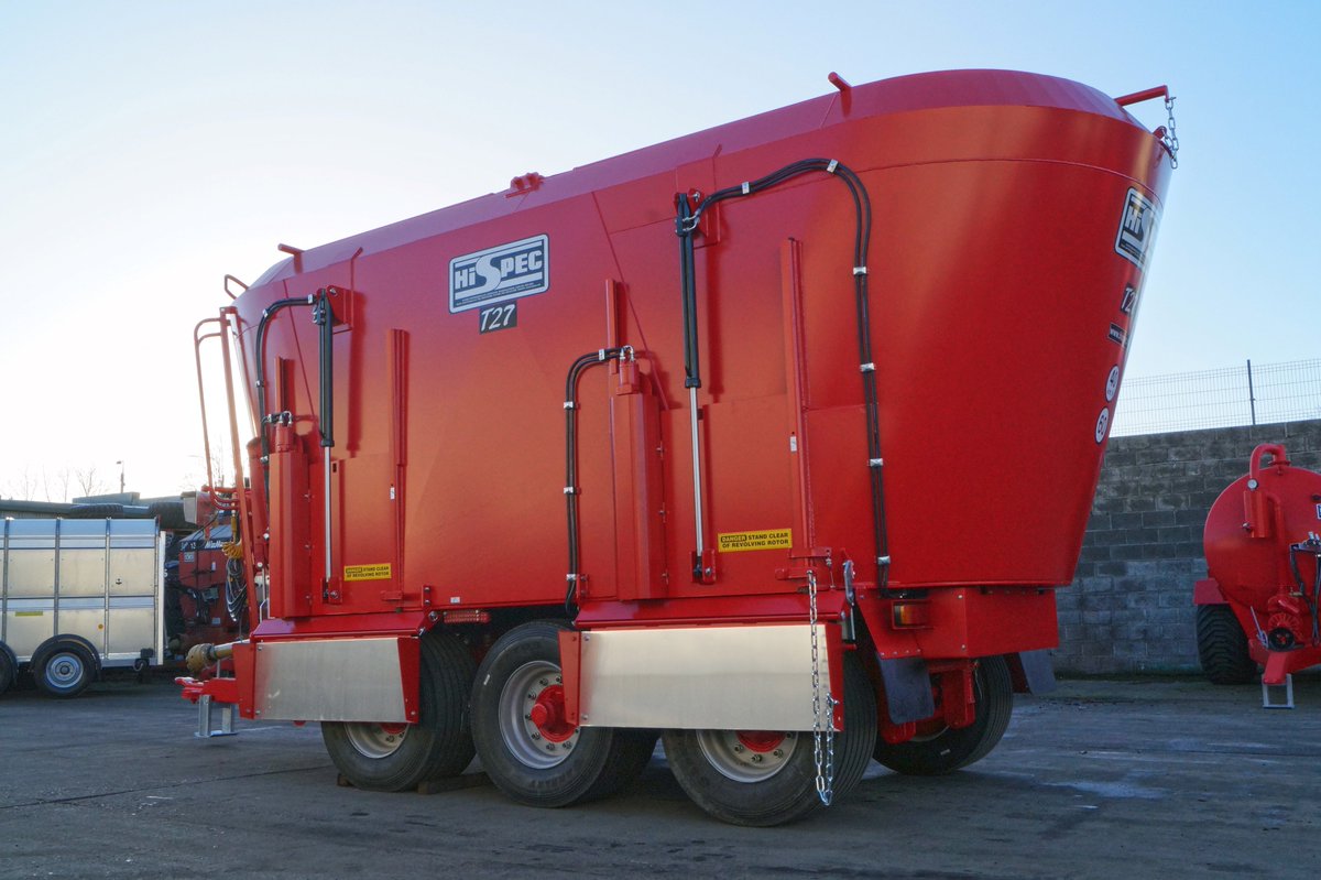 HiSpecEng's tweet photo. Tri-Axle T27 Vertical Feeder in the winter sun. Fitted with 4 doors and a tridem axle as per customers request #hispec #hispecengineering #winterfeeding #triaxle #verticalfeeder https://t.co/Yp5nq6BKRM