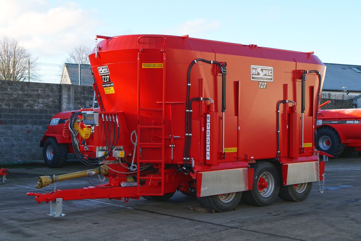HiSpecEng's tweet photo. Tri-Axle T27 Vertical Feeder in the winter sun. Fitted with 4 doors and a tridem axle as per customers request #hispec #hispecengineering #winterfeeding #triaxle #verticalfeeder https://t.co/Yp5nq6BKRM
