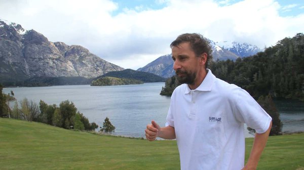 infobae's tweet photo. La epopeya del Forrest Gump argentino que atravesó el país corriendo por un fin solidario https://t.co/LKX1oHiYZG Por Walter Darío​ Vazquez https://t.co/IATvkUWtv4