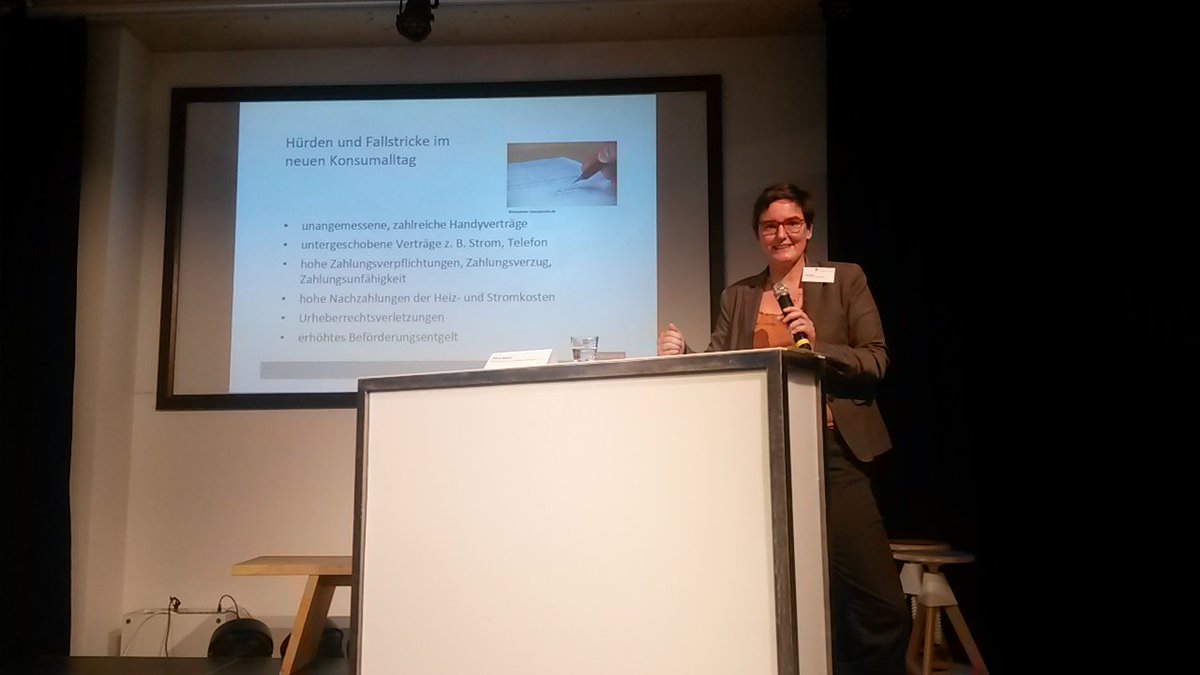 mwebermoritz's tweet photo. Petra Maier von der @vznrw erläutert Hürden und Fallstricke von #Geflüchteten im Konsumalltag #DSVdialog https://t.co/rxBv5Y8SIu