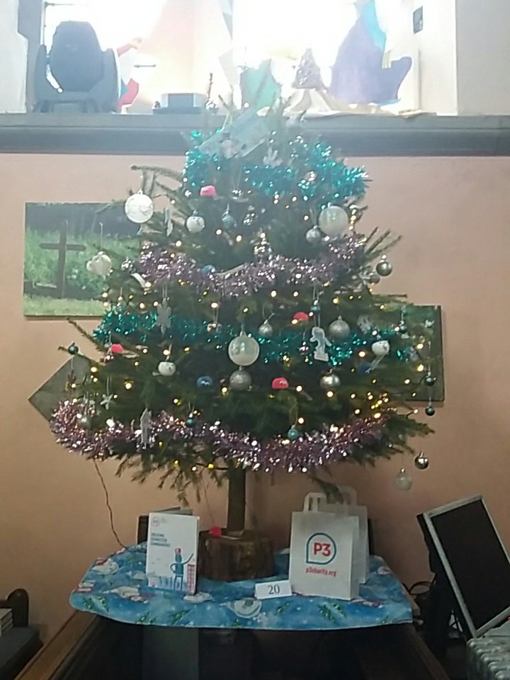 ChloeNps's tweet photo. P3 Xmas tree at the tree festival #wearep3 https://t.co/3aA3bGBx8l