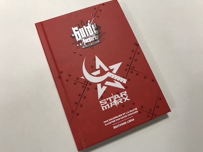 ActuaLitte's tweet image. [Concours] RT et Follow @EditionsLEHA pour remporter un exemplaire de #StarMarx le livre déjanté idéal pour embellir le sapin ;-) la preuve en image #culturepop #RedisDead #Revequejeteleprête