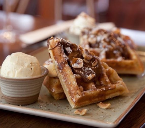 Brunch vibes @WhitefriarGrill #foodporn 🤤