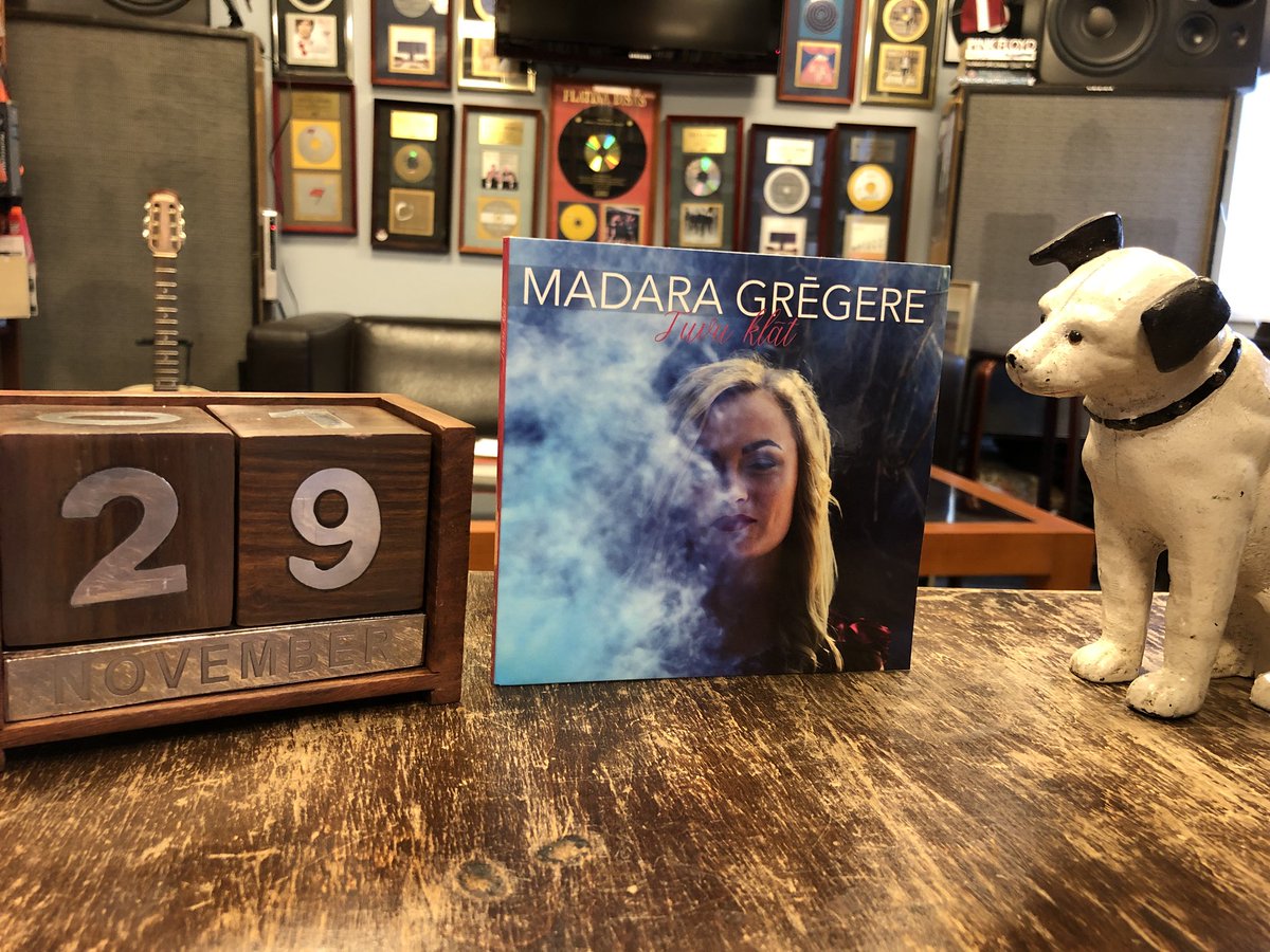 GuntarsRacs's tweet image. Šodien klausos jauno Madaras Grēgeres aka @madry albumu #TuvuKlāt . Vienmēr priecājos, kad TV šovos iepazītie mākslinieki nepadodas un nepazūd, bet apliecina sevi paši savās oriģināldziesmās, ne tikai pazīstamu dziesmu pārlikumos. Uz priekšu #Madry !