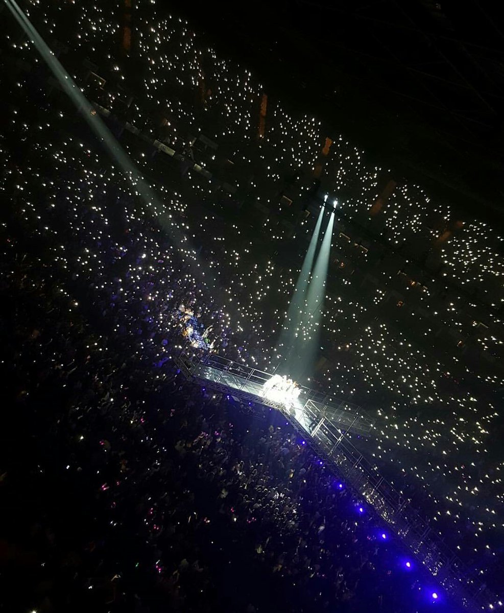 LMCrowds's tweet photo. #GloryDaysTour feelings. We're missing this tour so bad! 😣 https://t.co/wdUU5OZpJG